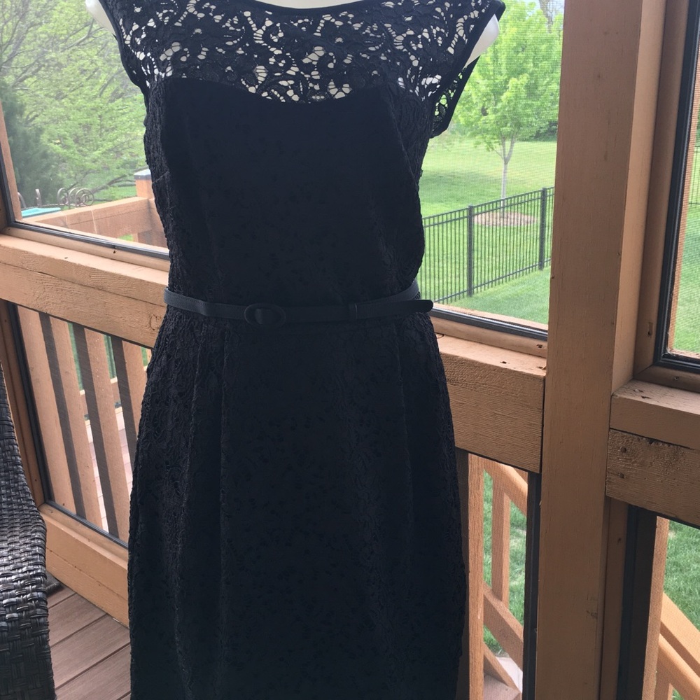 NWT White House Black Market dress. Black sz 6